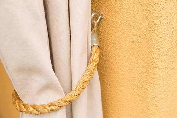 Country Curtain Tie Back With Rope