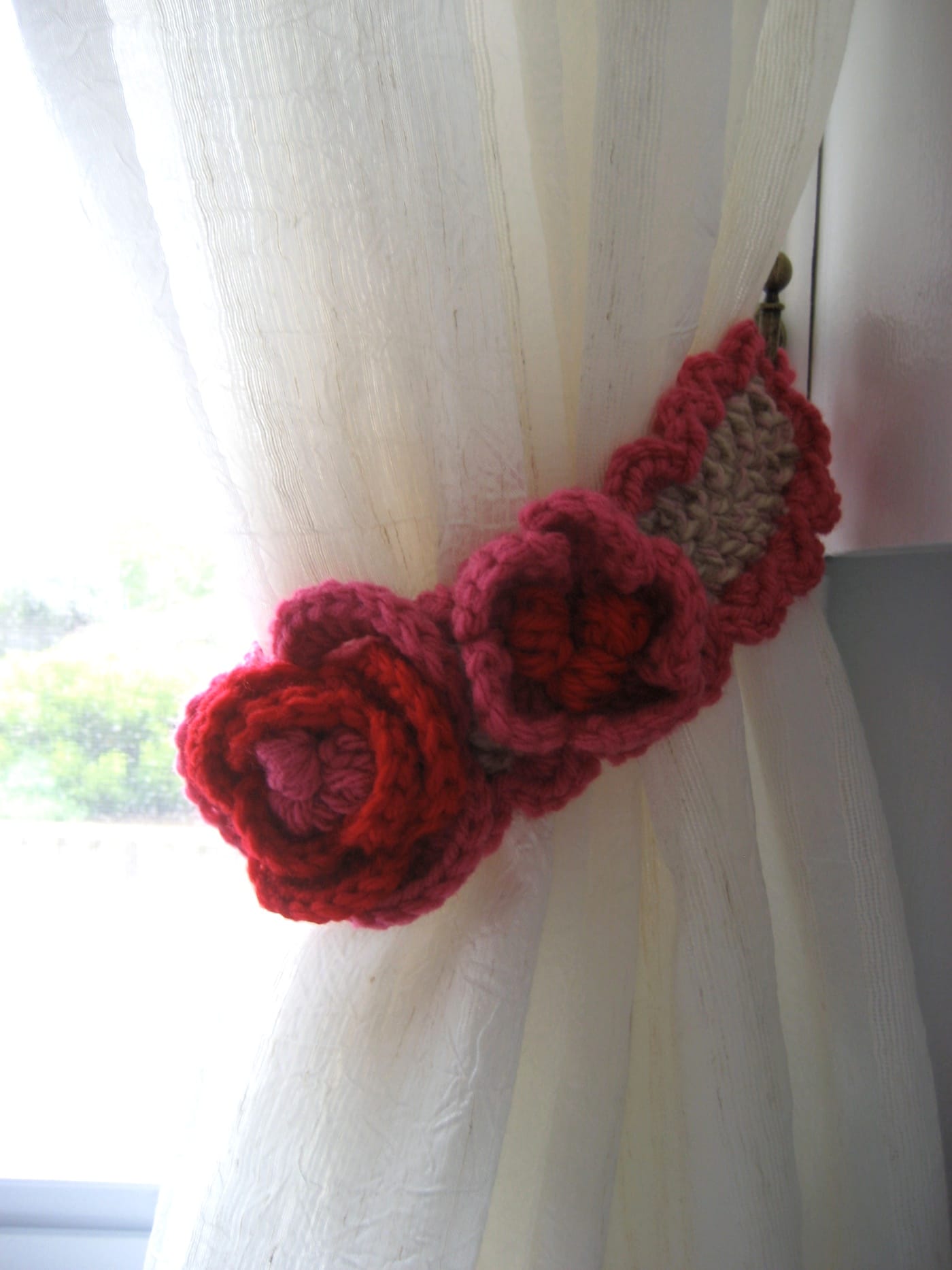 Curtain Tie Back with Ribbon Roses
