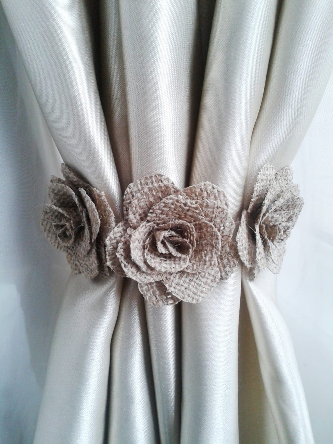 How to Tie Back Curtain