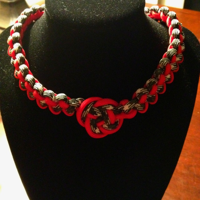 22 Amazing Paracord Necklace Patterns For Your Next DIY Project