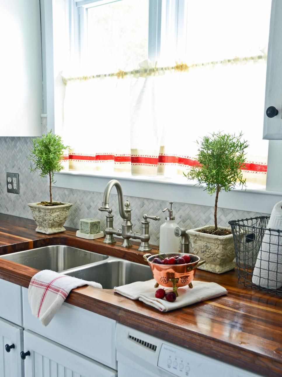 Making No-Sew Kitchen Curtains