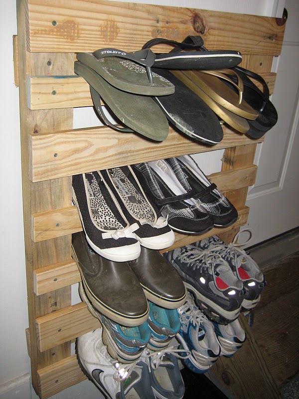 shoe rack out of pallet