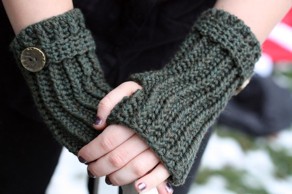 Free Crochet Fingerless Gloves Pattern